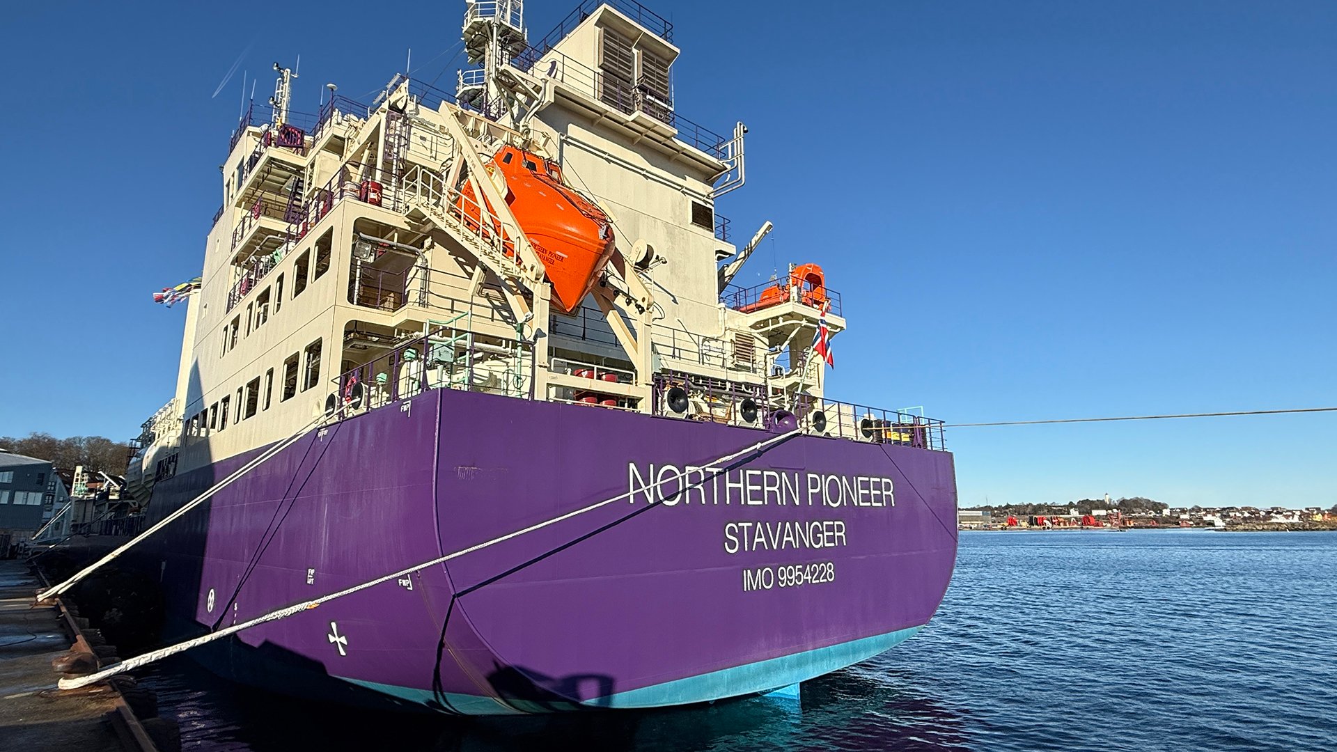 Picture of the ship Northern Pioneer.
